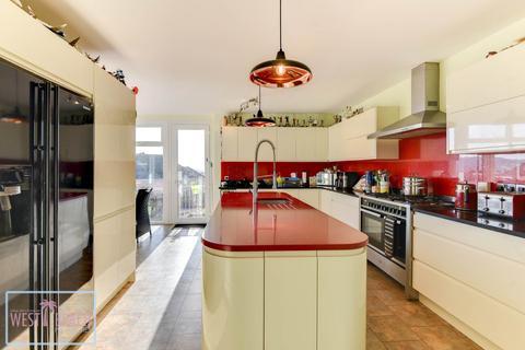 2 bedroom detached house to rent, Greenridge, Brighton