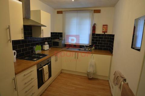 3 bedroom house to rent, Park View Avenue, Leeds LS4