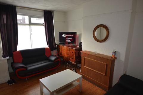 3 bedroom house to rent, Park View Avenue, Leeds LS4