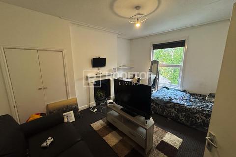 6 bedroom house to rent, Victoria Road, Leeds LS6