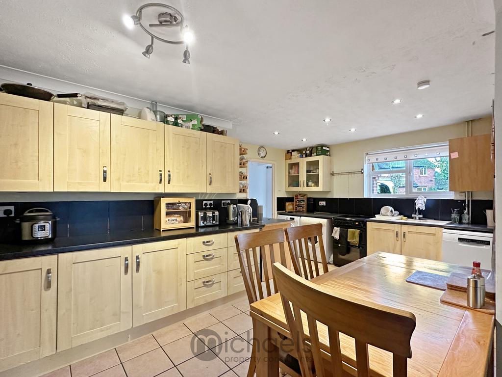 Kitchen/Dining Area