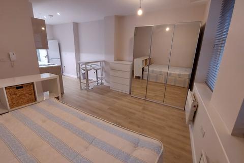 Studio to rent, Jerusalem Passage, London EC1V