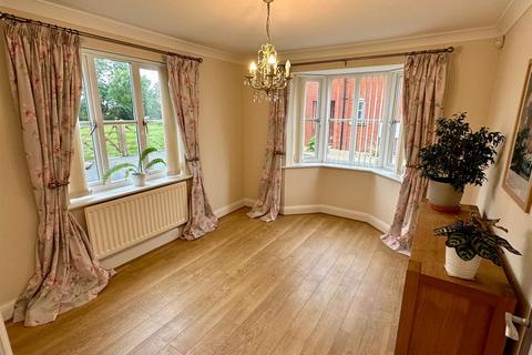 4 bedroom detached house to rent, Thoresby Drive, Hereford