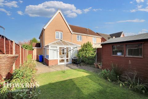 2 bedroom end of terrace house for sale, Wainwright Close, Park Hill