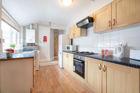 undefined, Ensuites - Allison Street West End - Student House - 26/27