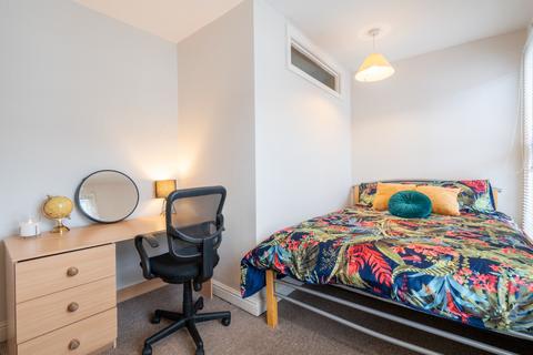 undefined, Ensuites - Allison Street West End - Student House - 26/27