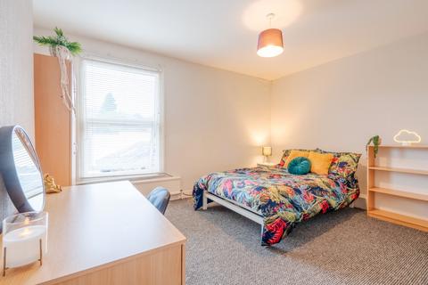 undefined, Ensuites - Allison Street West End - Student House - 26/27