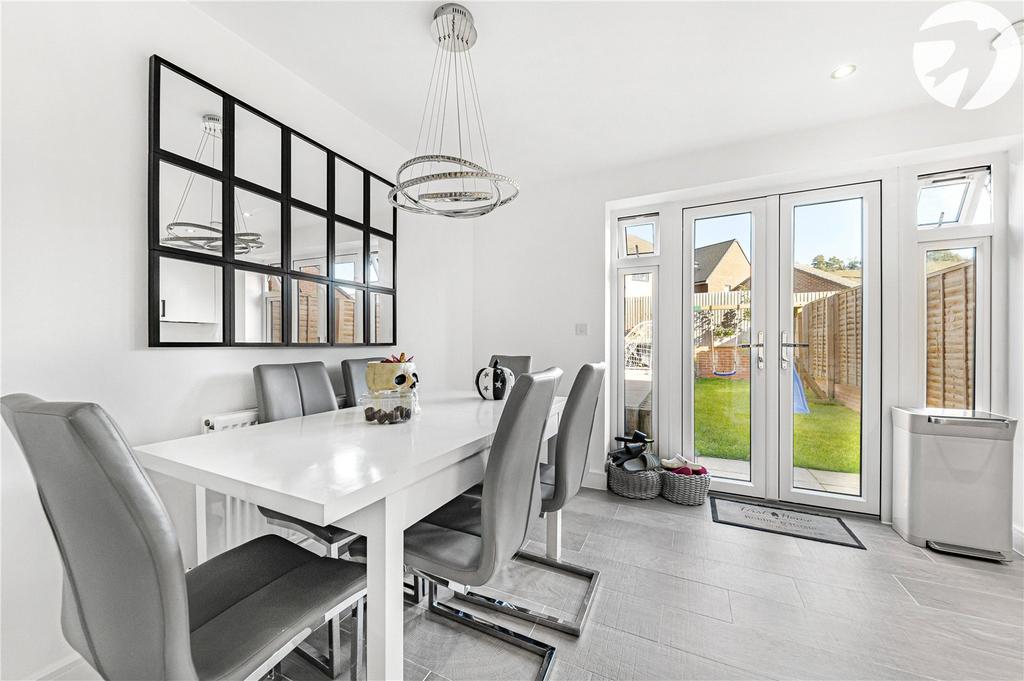 Kitchen/Dining Area