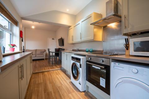 4 bedroom terraced house to rent, Allison Street - Student House - 25/26