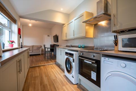 4 bedroom terraced house to rent, Allison Street - Student House - 26/27