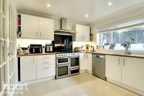 5 bedroom end of terrace house for sale, Pankhurst Crescent, Stevenage