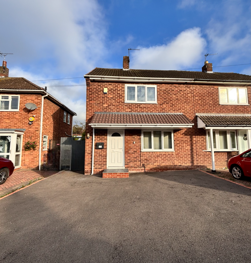 Leighs Road, Pelsall, Walsall, WS4 2 bed semi-detached house - £195,000
