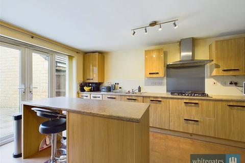 4 bedroom detached house for sale, Newhall Gardens, Bradford, West Yorkshire, BD5