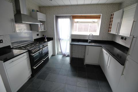 3 bedroom detached house to rent, Howard Street, Oldham, OL4