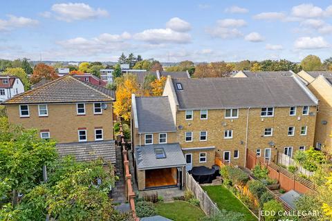 2 bedroom terraced house for sale, Vicarage Drive, Beckenham BR3