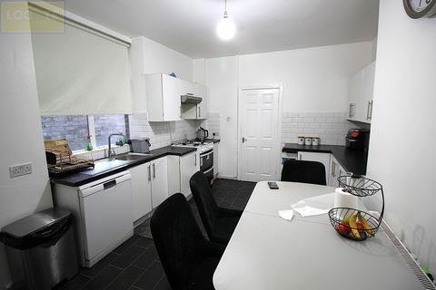 4 bedroom end of terrace house for sale, North Road, Clayton