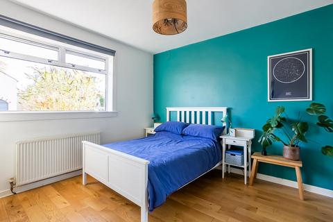 27 Roull Road, Edinburgh, EH12 7JW