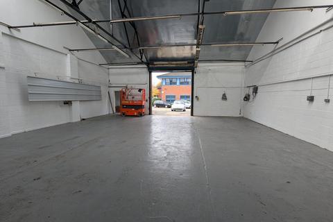 Warehouse to rent, Unit 8, Moor Park Industrial Centre, Watford, WD18 9SP