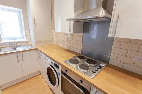 4 bedroom flat to rent, Hardman Street, ,