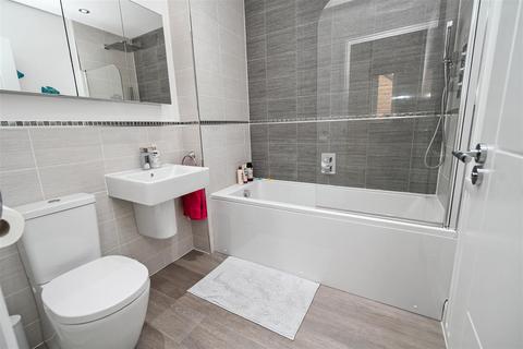15 Mill Holme Fold, Bradford, BD10 0FA