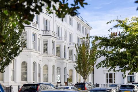 1 bedroom flat for sale, Strathmore Gardens, London, W8