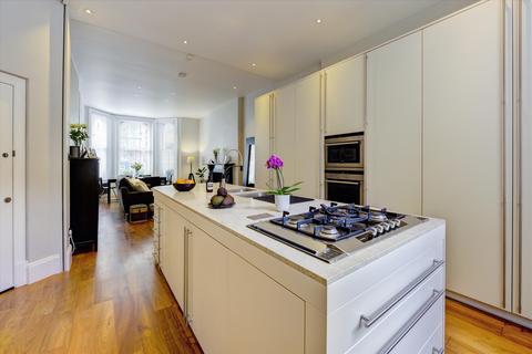 1 bedroom flat for sale, Strathmore Gardens, London, W8