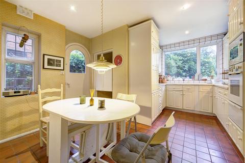 6 bedroom terraced house for sale, Heath Close, NW11