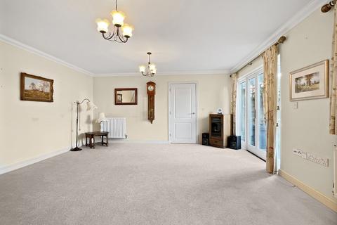 2 bedroom retirement property for sale, Meadow Park, Braintree, CM7