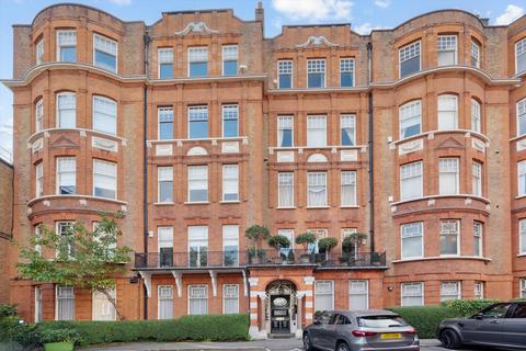 4 bedroom flat to rent, Wynnstay Gardens, London, W8