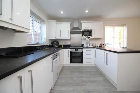 4 bedroom detached house for sale, Standish Court, Peterborough