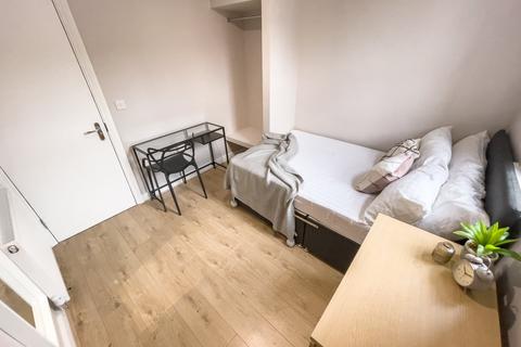 undefined, Esher Road, L6 6DE,