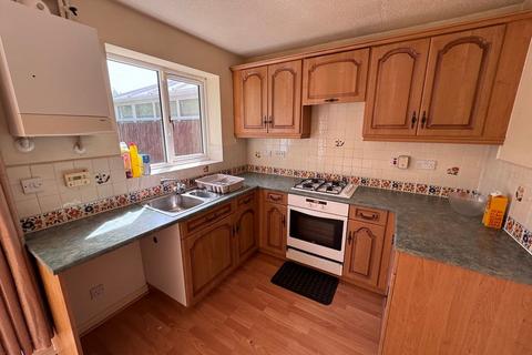 3 bedroom semi-detached house to rent, Cloughfield, Penwortham, Preston, PR1