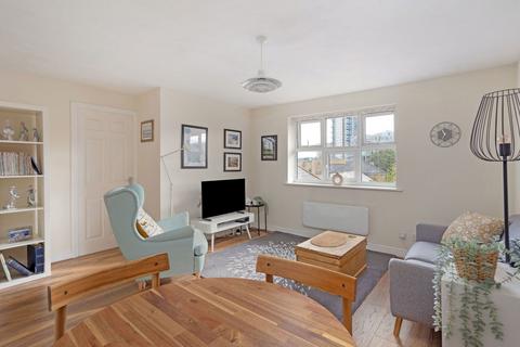 90 Basevi Way, London, SE8 3JS