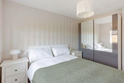 90 Basevi Way, London, SE8 3JS