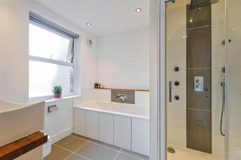 281 Hook Road, Epsom, KT19 8UA