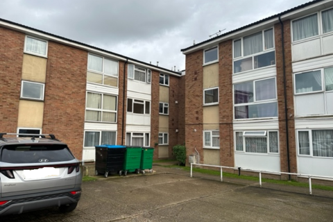 2 bedroom flat for sale, Colne Court, East Tilbury, Tilbury, RM18