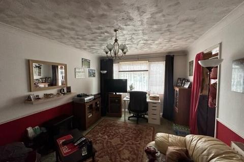 2 bedroom flat for sale, Colne Court, East Tilbury, Tilbury, RM18