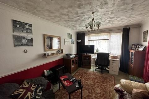 2 bedroom flat for sale, Colne Court, East Tilbury, Tilbury, RM18