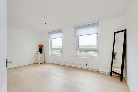 2 bedroom flat for sale, Clem Attlee Court, London SW6