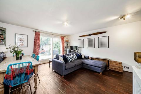 3 bedroom flat for sale, Dawes Road, London SW6