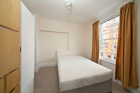 Studio to rent, Fulham Road, London SW6