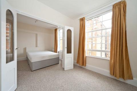 Studio to rent, Fulham Road, London SW6