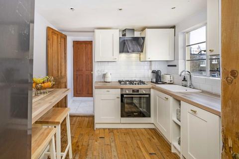 2 bedroom flat for sale, Chesilton Road, London SW6