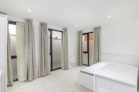 3 bedroom flat for sale, Lillie Road, London SW6