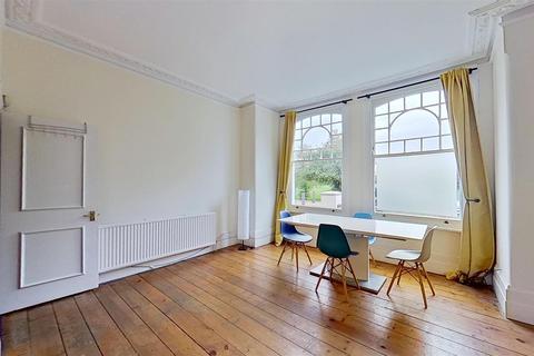 2 bedroom flat to rent, Elmbourne Road, London