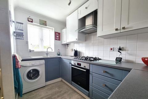 2 bedroom semi-detached house to rent, South Millers Dale