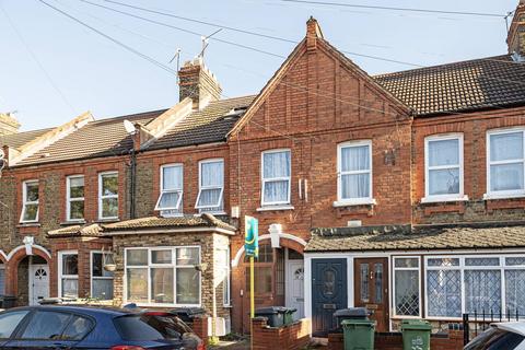 3 bedroom flat for sale, Kettlebaston Road, Leyton, London, E10