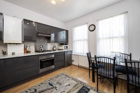 3 bedroom flat for sale, Kettlebaston Road, Leyton, London, E10