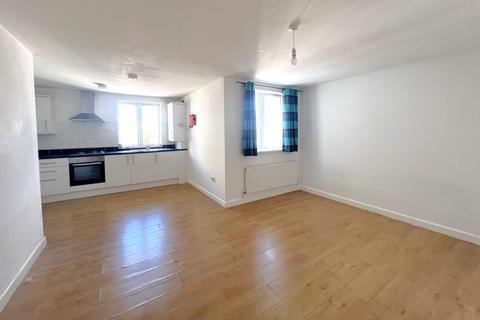 2 bedroom flat to rent, Chapel Street, Woking GU21