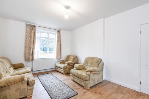 4 bedroom end of terrace house to rent, Southend Lane London SE6